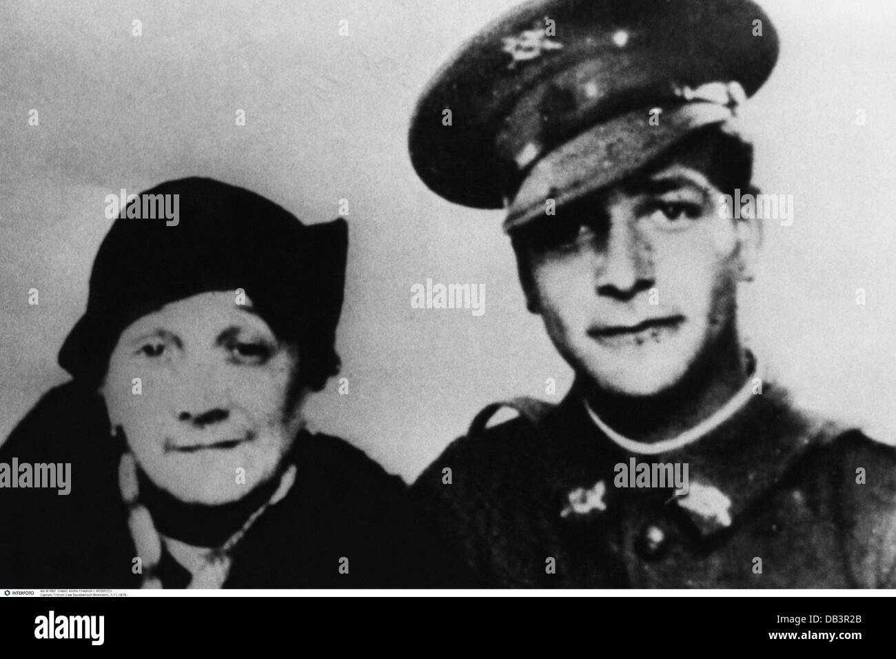 Trotsky, Leon (Lev Davidovich Bronstein), 7.11.1879 - 21.8 1940, politico sovietico, suo assassino Ramon Mercader del Rio (+ 1979), di 19 anni, con sua nonna, Foto Stock