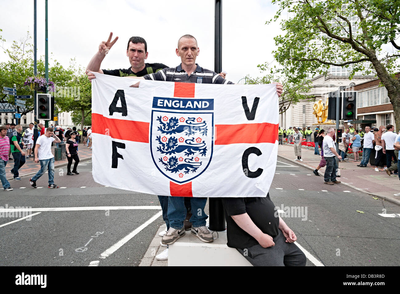 Protesta edl birmingham 20 luglio 2013 st georges bandiera con avfc su Foto Stock