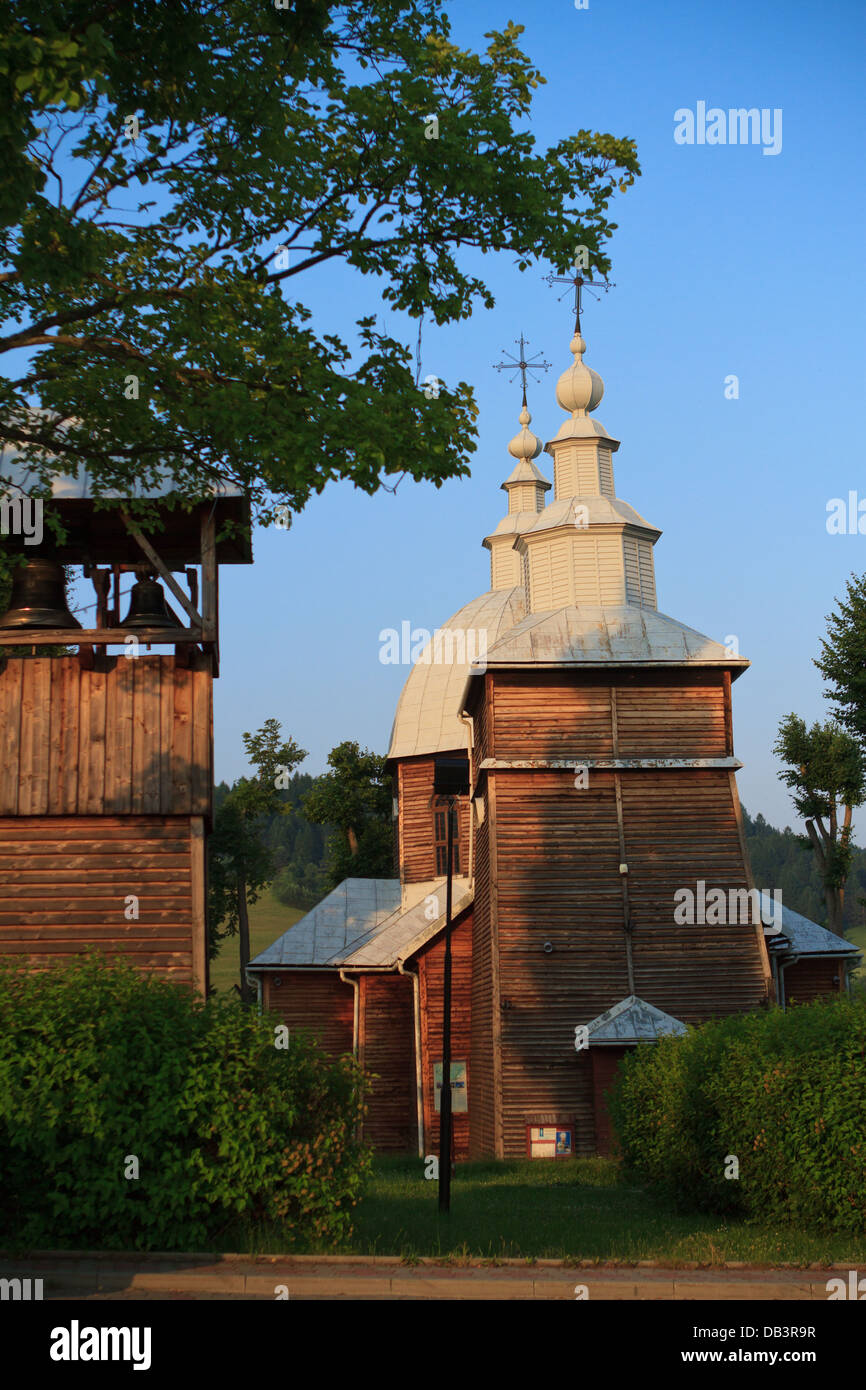 Piccola chiesa Greco Ortodossa in Zlockie - piccolo villaggio, in Beskidy mountains. Polonia meridionale. Foto Stock Piccola chiesa Greco Ortodossa in Zlockie - piccolo villaggio, in Beskidy mountains. Polonia meridionale. Foto Stock