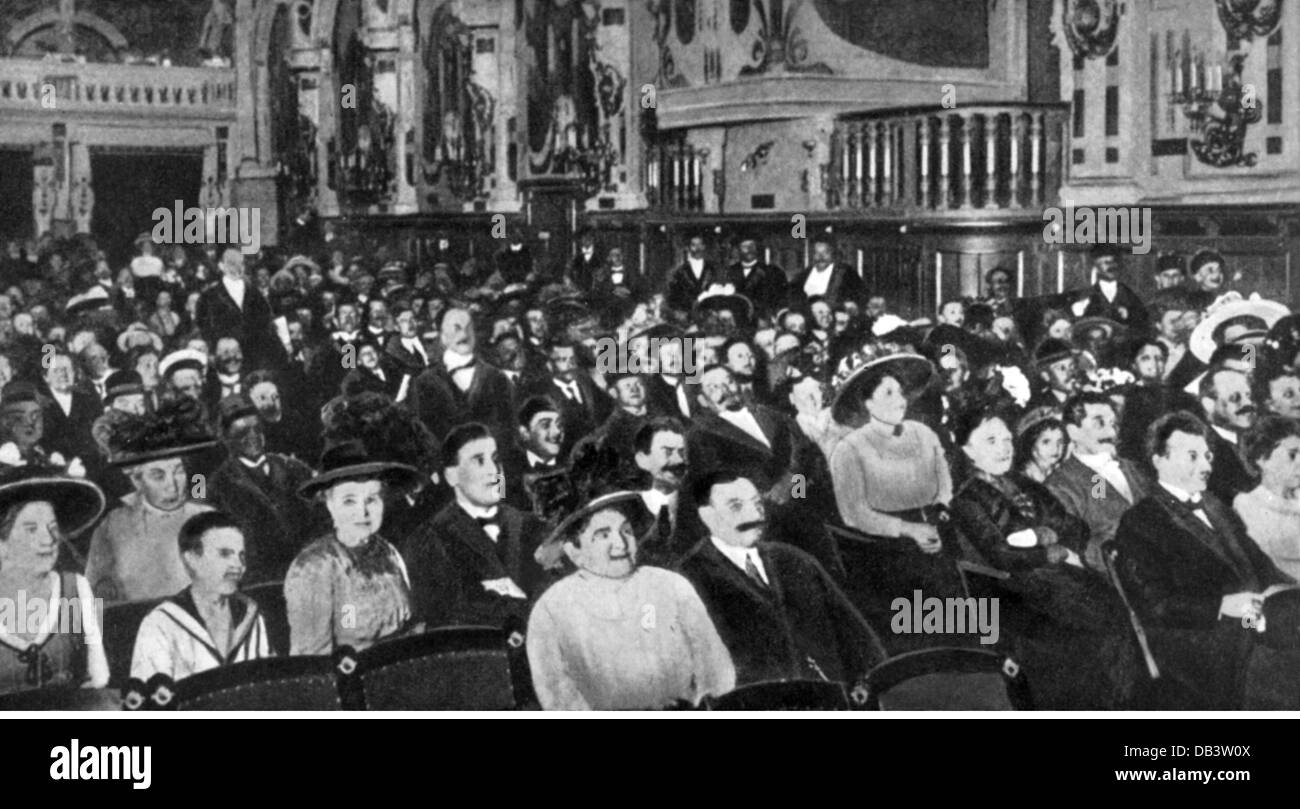 Cinema, pubblico in un cinema, Berlino, circa 1900, diritti aggiuntivi-clearences-non disponibile Foto Stock
