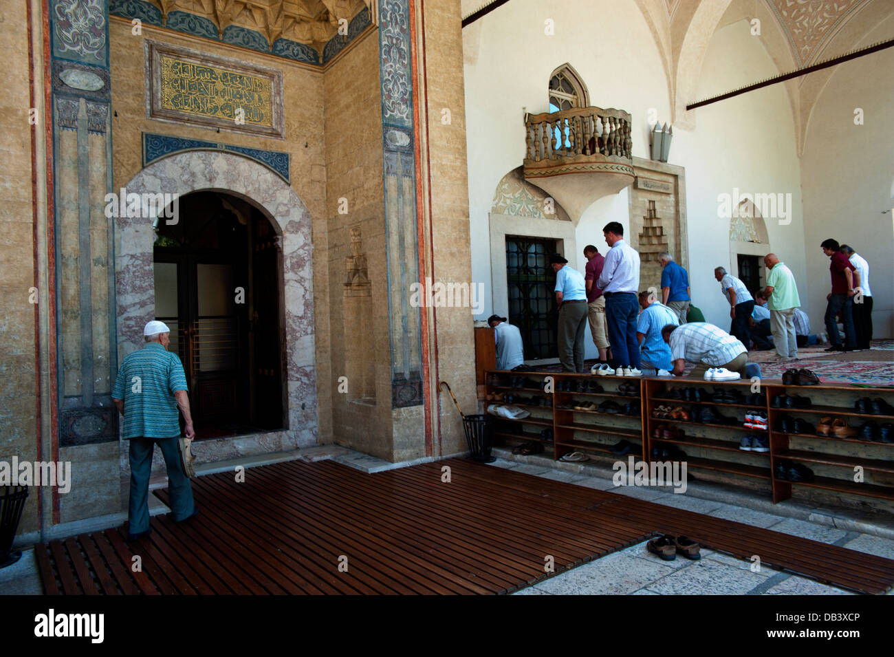 La preghiera a Gazi Husrev- Bey moschea. Sarajevo. La Bosnia Erzegovina. Balcani .l'Europa. Foto Stock