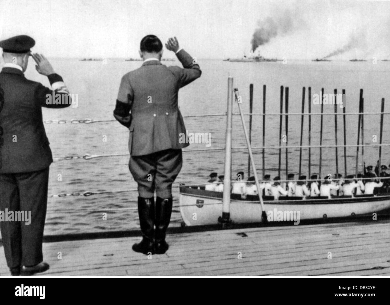 Hitler, Adolf, 20.4.1889 - 30.4.1945, politico tedesco (NSDAP), Cancelliere del Reich 30.1.1933 - 30.4.1945, visitando la base navale di Kiel, 1935, Foto Stock