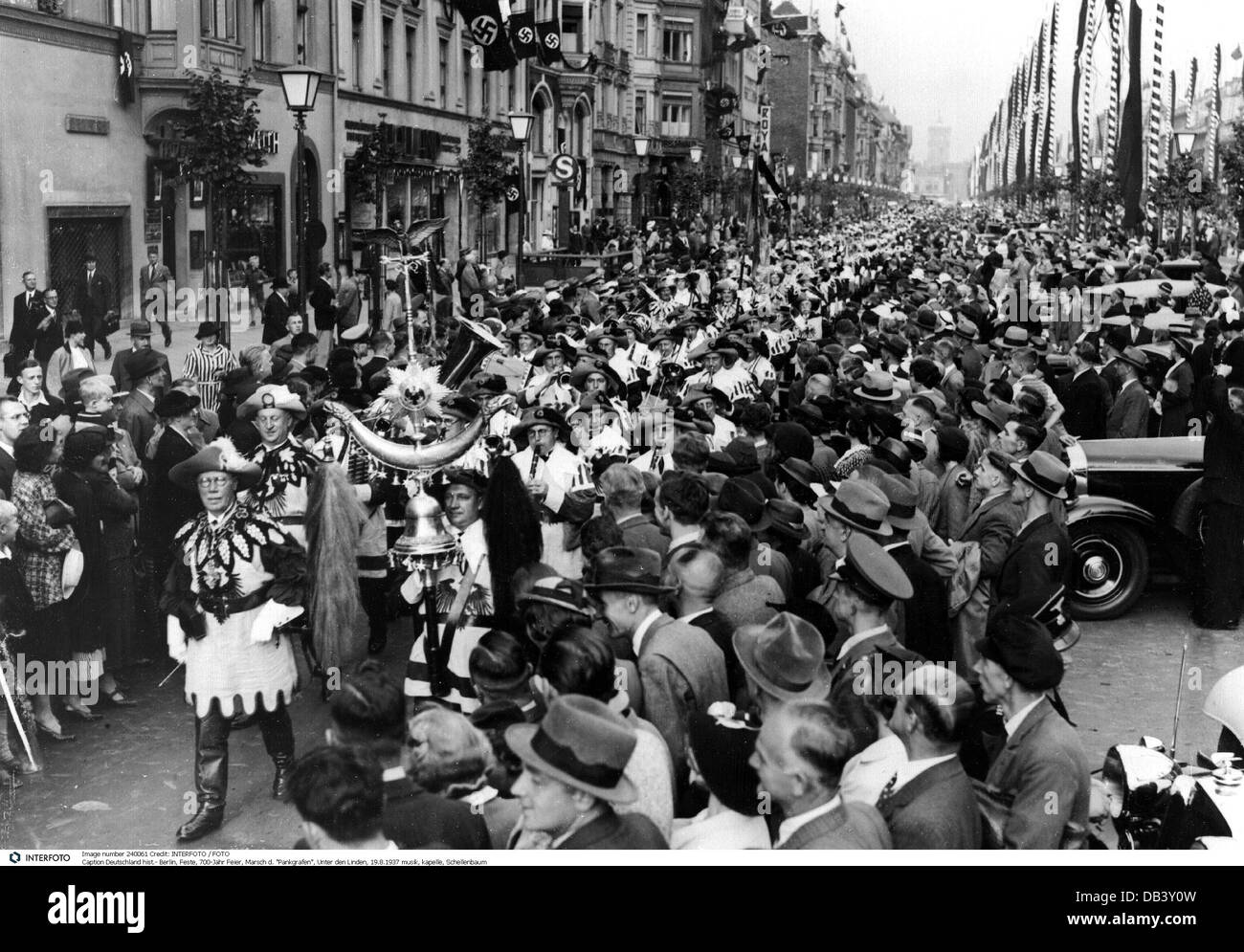 Festa, anniversario di 700 anni di Berlino, marcia di 'Pankgrafen', Unter den Linden, 19.8.1937, diritti aggiuntivi-clearences-non disponibile Foto Stock