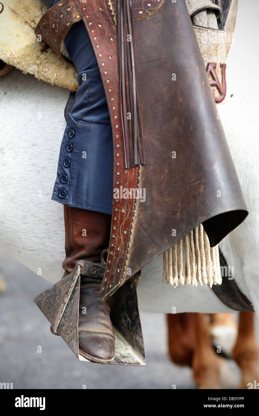 Brown riding boots immagini e fotografie stock ad alta risoluzione - Alamy