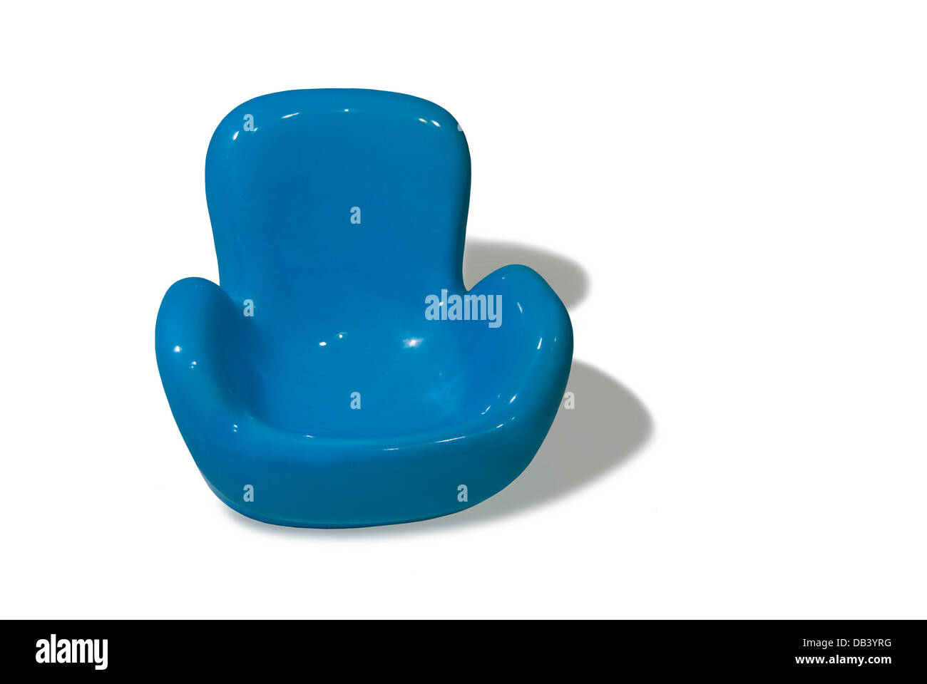 Poltrona di colore blu che invita al relax Foto Stock