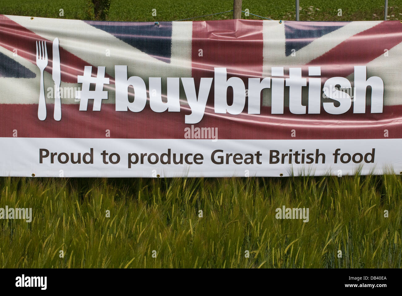 Campo stradale Pubblicità banner, inneggiando meriti dell' agricoltura britannica. "BUYBRITISH'. Agricoltura offre per la Gran Bretagna. NFU. Foto Stock