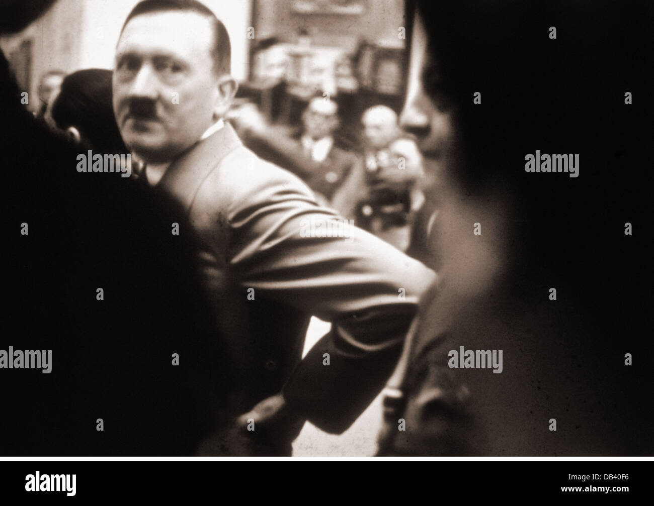 Hitler, Adolf, 20.4.1889 - 30.4.1945, politico tedesco (NSDAP), Cancelliere del Reich 30.1.1933 - 30.4.1945, ad un'accoglienza a Monaco, circa 1938, Foto Stock