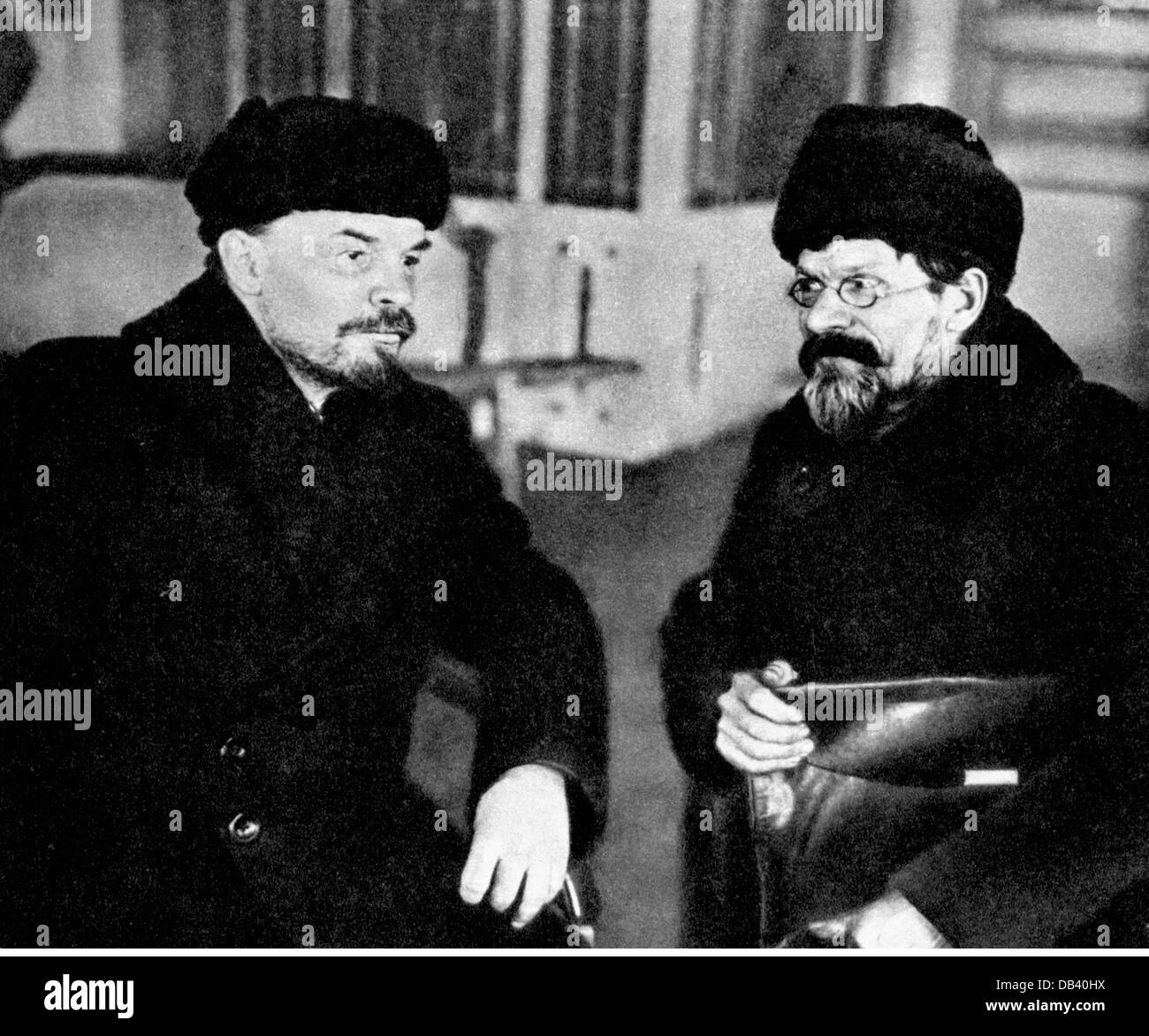 Lenin (Vladimir Ilyich Ulyanov), 22.4.1870 - 21.1.1924, politico russo, a metà lunghezza, con Mikhail Ivanovich Kalinin, durante il 1st Congresso russo Di Cosacchi Funzionanti, Mosca, 1.3.1920, Foto Stock