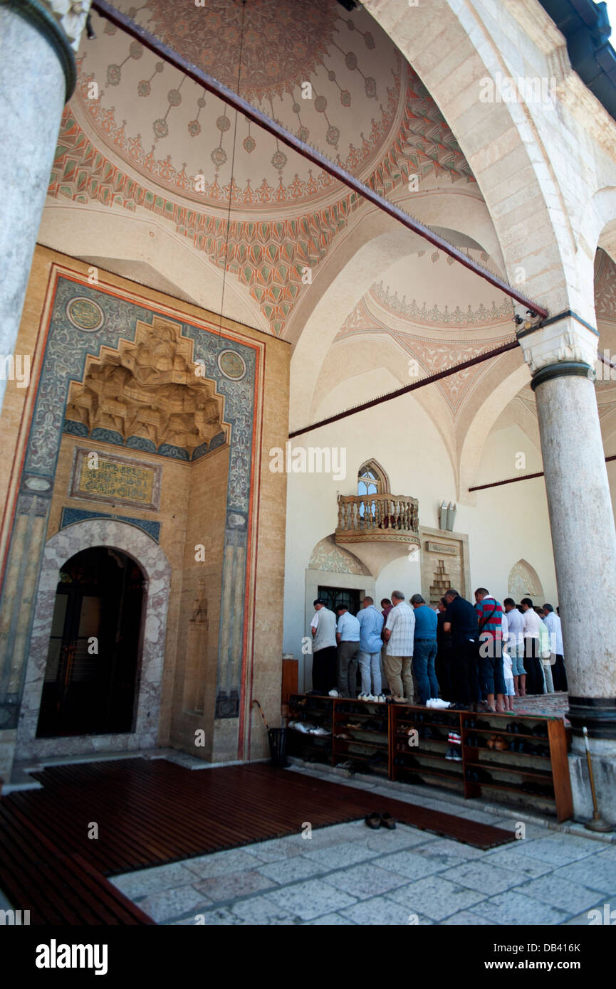 La preghiera a Gazi Husrev- Bey moschea. Sarajevo. La Bosnia Erzegovina. Balcani .l'Europa. Foto Stock