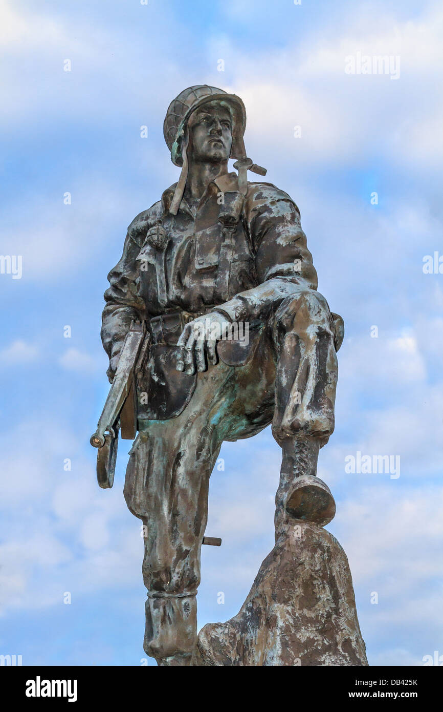 Iron Mike statua commemorativa US airborne soldati durante l invasione della Normandia, Francia Foto Stock