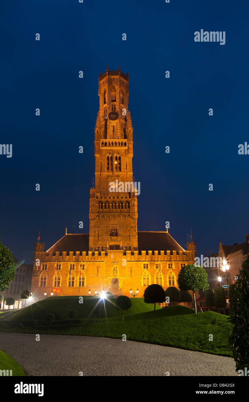 L'Europa, Belgio, Bruges, la torre Belfry crepuscolo Foto Stock L'Europa, Belgio, Bruges, la torre Belfry crepuscolo Foto Stock