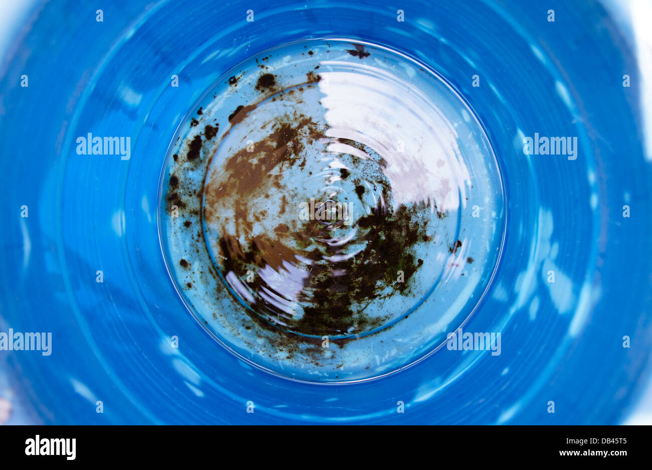 Acqua nel tumulo della benna Foto Stock