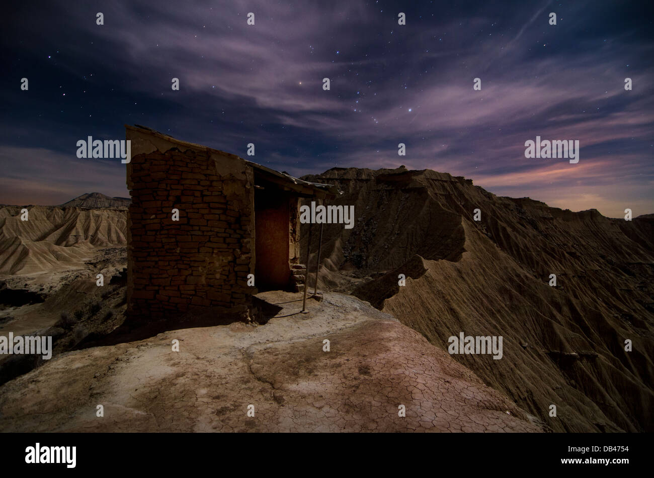 Capanna di pastore a notte nel deserto vicino a Pamplona, Spagna Foto Stock