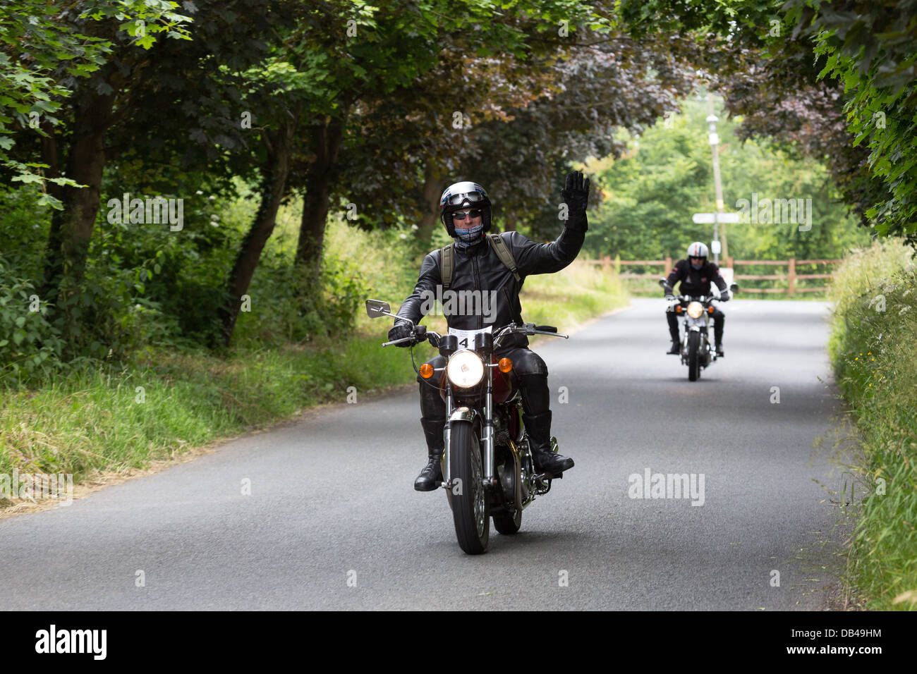 Un classico moto prendendo parte a un percorso classico da Chipping Sodbury al vecchio giù Country Park. Foto Stock