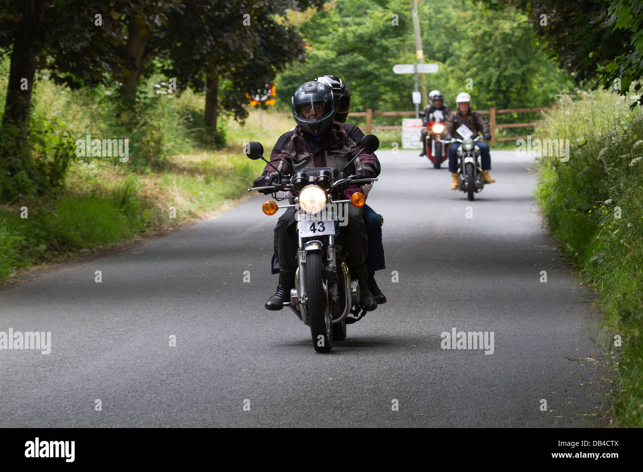 Un classico moto prendendo parte a un percorso classico da Chipping Sodbury al vecchio giù Country Park. Foto Stock