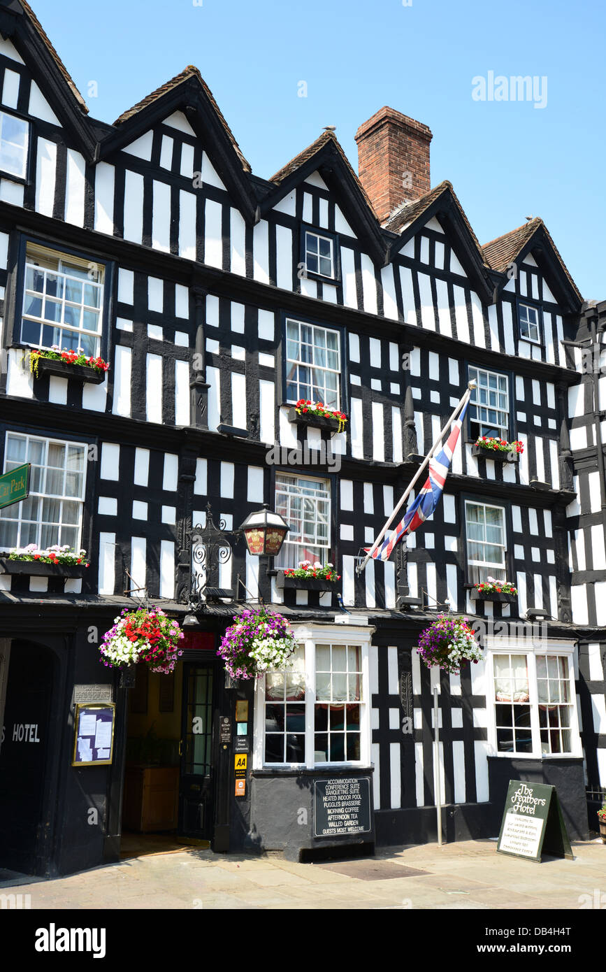 Il XVI secolo il Feathers Hotel, High Street, Ledbury, Herefordshire, England, Regno Unito Foto Stock