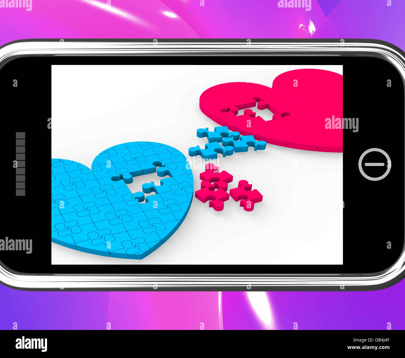 Due cuori sullo smartphone mostrando impegno Foto Stock