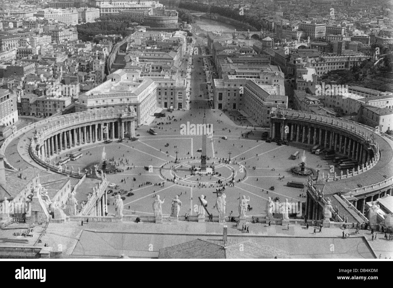 Geografia / viaggio, Italia, Roma, Piazza San Pietro, vista dalla cupola della Basilica di San Pietro, 1950, diritti aggiuntivi-clearences-non disponibili Foto Stock