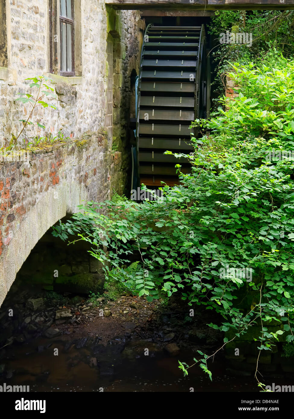 Waterwheel sul Leeds Liverpool Canal a Skipton in North Yorkshire Foto Stock