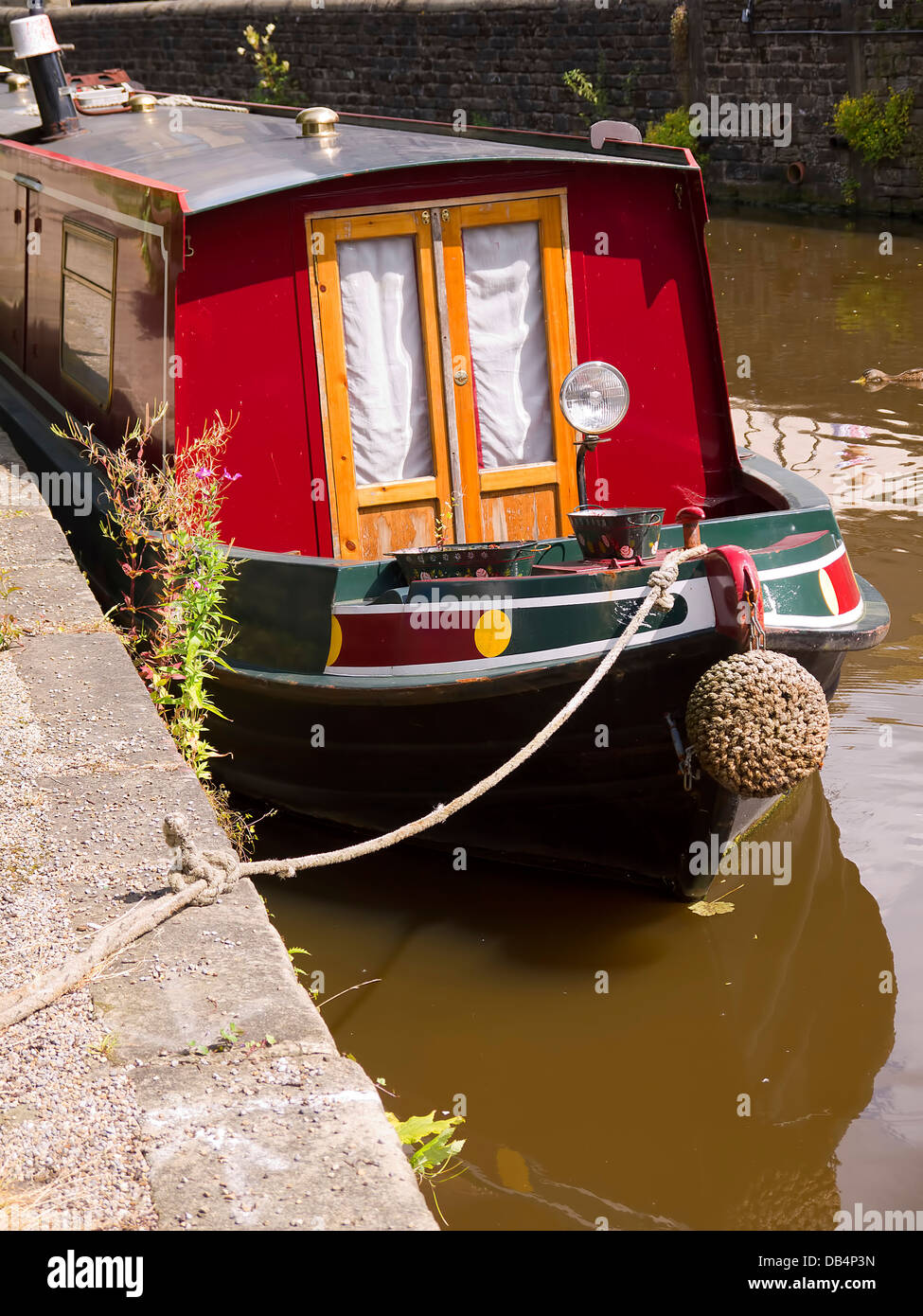 Imbarcazioni strette sul Leeds Liverpool Canal a Skipton in North Yorkshire Foto Stock