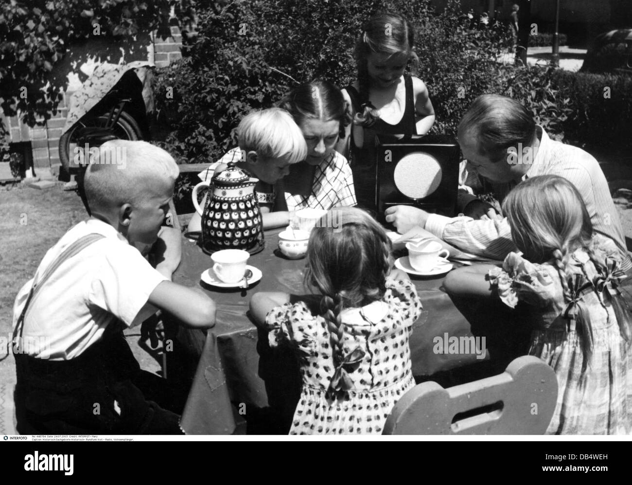 Trasmissione, radio, Volksempfaenger (ricevitore del popolo), piccolo ricevitore per la famiglia, Germania, 1938, diritti aggiuntivi-clearences-non disponibile Foto Stock