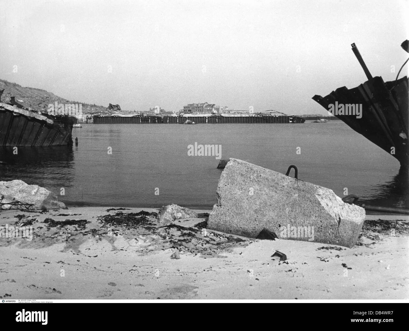 Geografia / viaggio, Germania, isole, Heligoland, Big Bang, 18.4.1947, cercando di far esplodere l'isola dai Brits, distrutto porto di pesca dopo di esso, diritti aggiuntivi-clearences-non disponibile Foto Stock