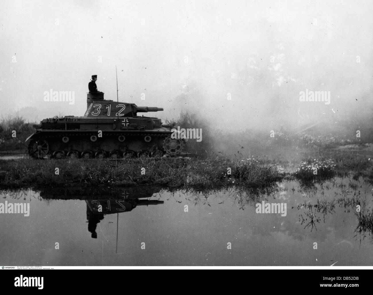Nazismo / nazionalsocialismo, militare, Wehrmacht, esercito, tedesco carro armato Marco IV (PzKw IV) in terreno paludoso, 1940/1941, diritti aggiuntivi-clearences-non disponibile Foto Stock