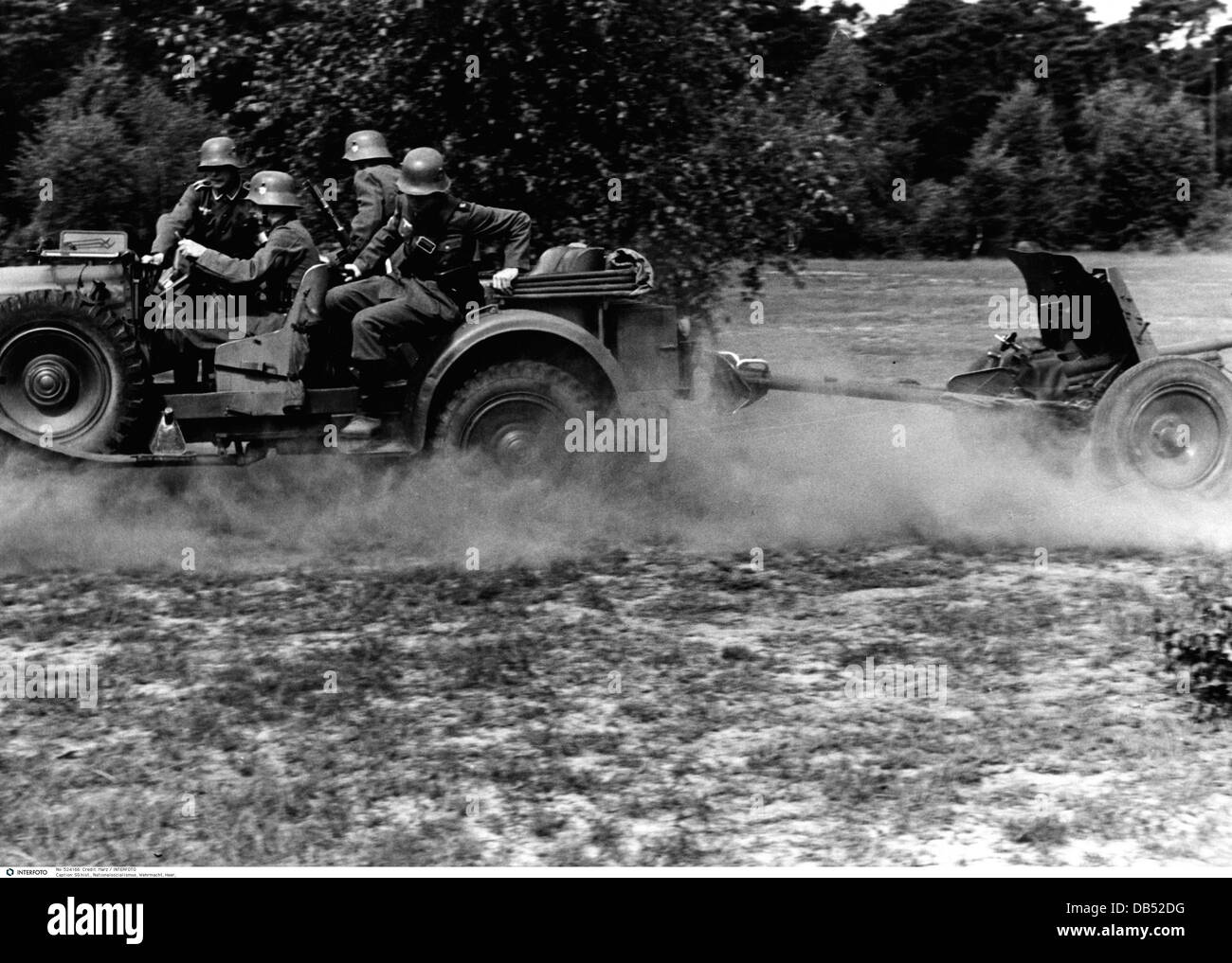 Nazismo / nazionalsocialismo, militare, Wehrmacht, esercito, fanteria, anticarro truppa con auto di fondo e 3.7 cm AL cannone Pak 36 durante un esercizio sul campo, fine anni '30, diritti aggiuntivi-clearences-non disponibile Foto Stock