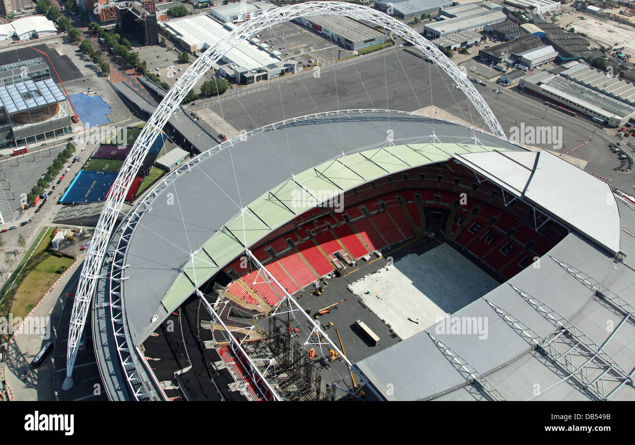 Vista aerea del Wembley Stadium essendo impostati per un concerto musicale Foto Stock