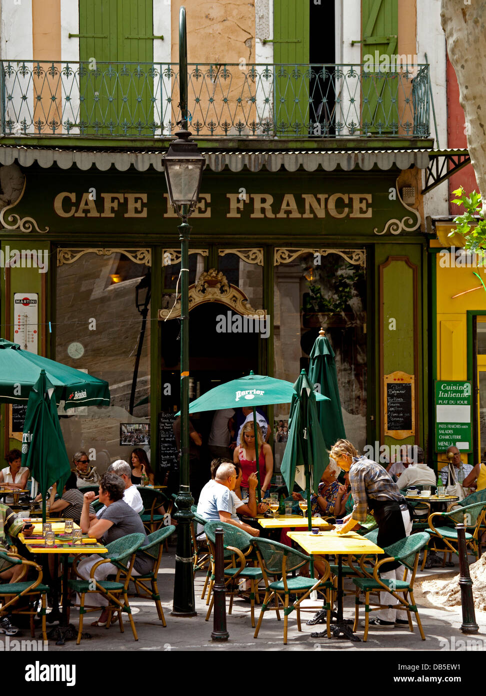 L'Isle sur la Sorgue Cafe de France, Provenza, Luberon, Europa Foto Stock