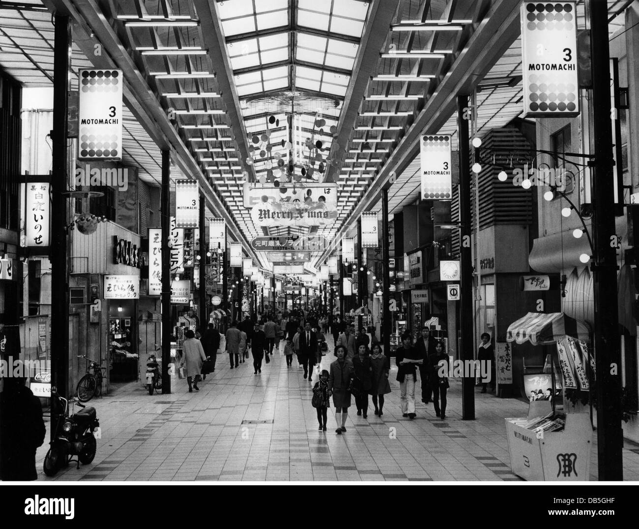 Geografia / viaggio, Giappone, Kobe, strade, scena stradale, Motomachi-Dori, galleria di negozi, 1971, diritti aggiuntivi-clearences-non disponibile Foto Stock