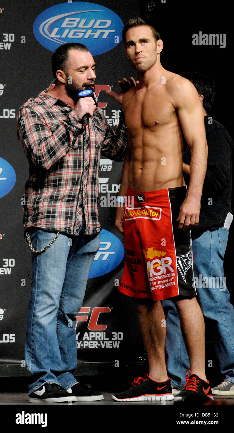 Jake Shields Gazzetta pesare-ins per UFC 129: St-Pierre vs. Shields tenutasi al Ricoh Coliseum di Toronto Canada - 29.4.11 Foto Stock