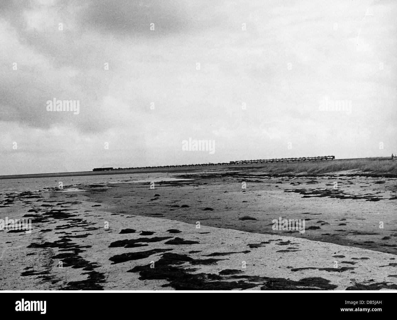 Goegraphy / viaggio, Germania, isole, Sylt, treno su Hindenburg Causeway, anni 50, , Additional-Rights-Clearences-non disponibile Foto Stock