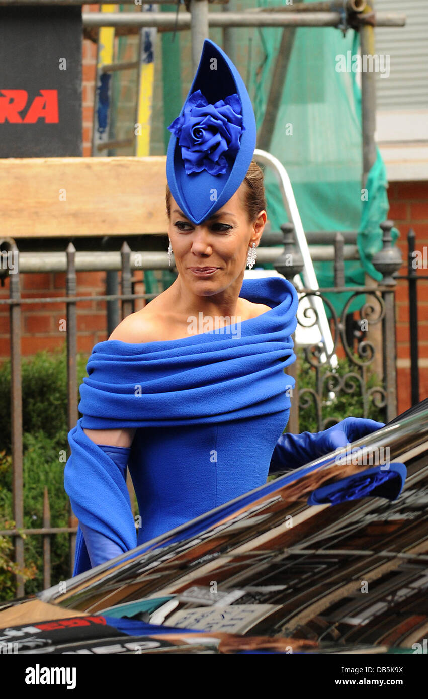 Tara Palmer-Tomkinson lasciare la sua casa in anticipo delle nozze del principe William e Catherine Middleton Londra Inghilterra - 29.04.11 Foto Stock