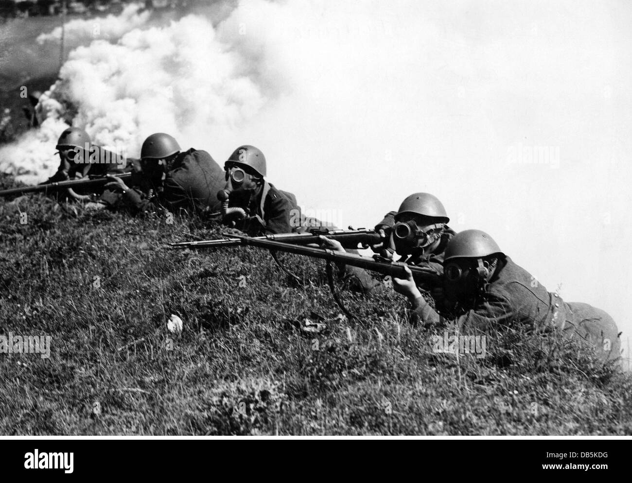 Militare, Italia, fanteria, fanteria italiana con maschere a gas durante un esercizio, circa 1940, diritti aggiuntivi-clearences-non disponibili Foto Stock