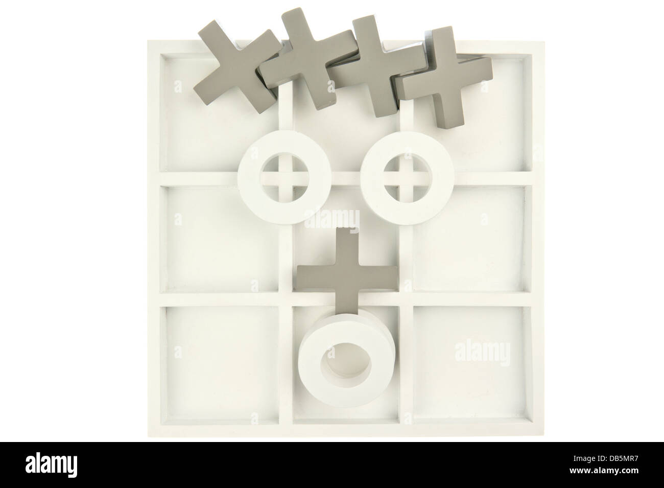 Niente di legno e attraversa il bordo del gioco in grigio e bianco, i colori e la riproduzione di pietre ornato nella forma della faccia buffa Foto Stock