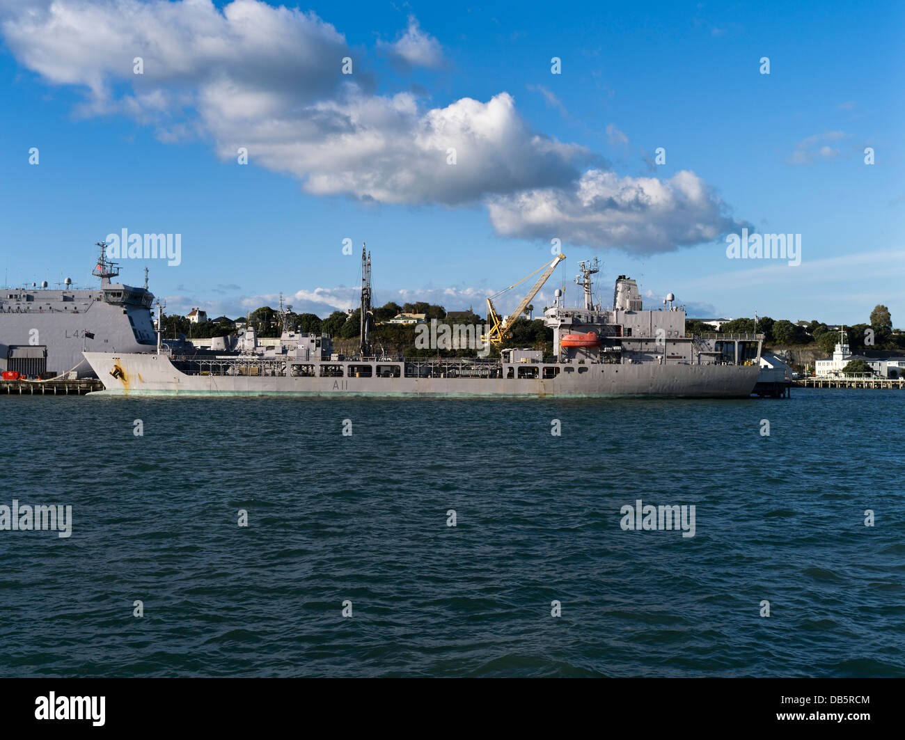 Dh sul porto di Auckland di DEVONPORT NUOVA ZELANDA HMNZS adoperano un11 rifornimento fleet tanker nave Devonport base navale Foto Stock