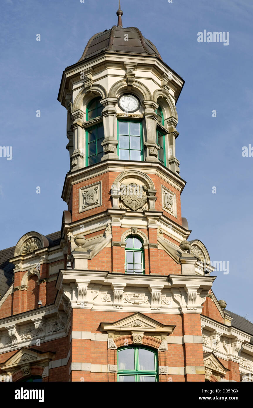 Dettaglio della ex Kaiserliches Postamt, ora un hotel e brew-pub, Parchim, Mecklenburg, Germania. Foto Stock