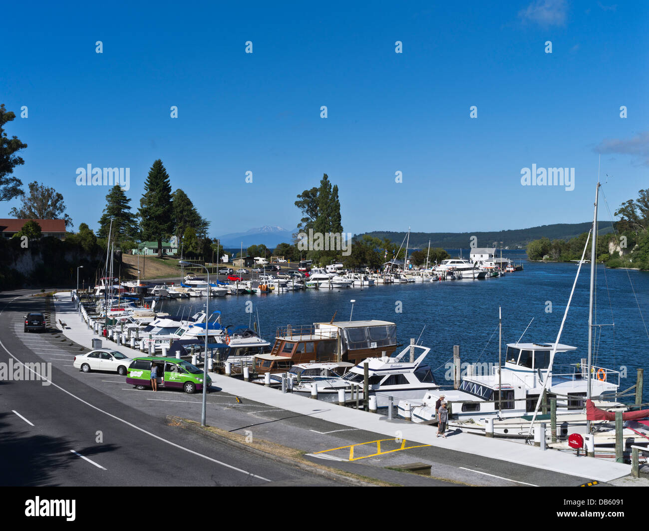 Dh Lago Taupo Taupo, Nuova Zelanda barca marina riverside Fiume Waikato Foto Stock