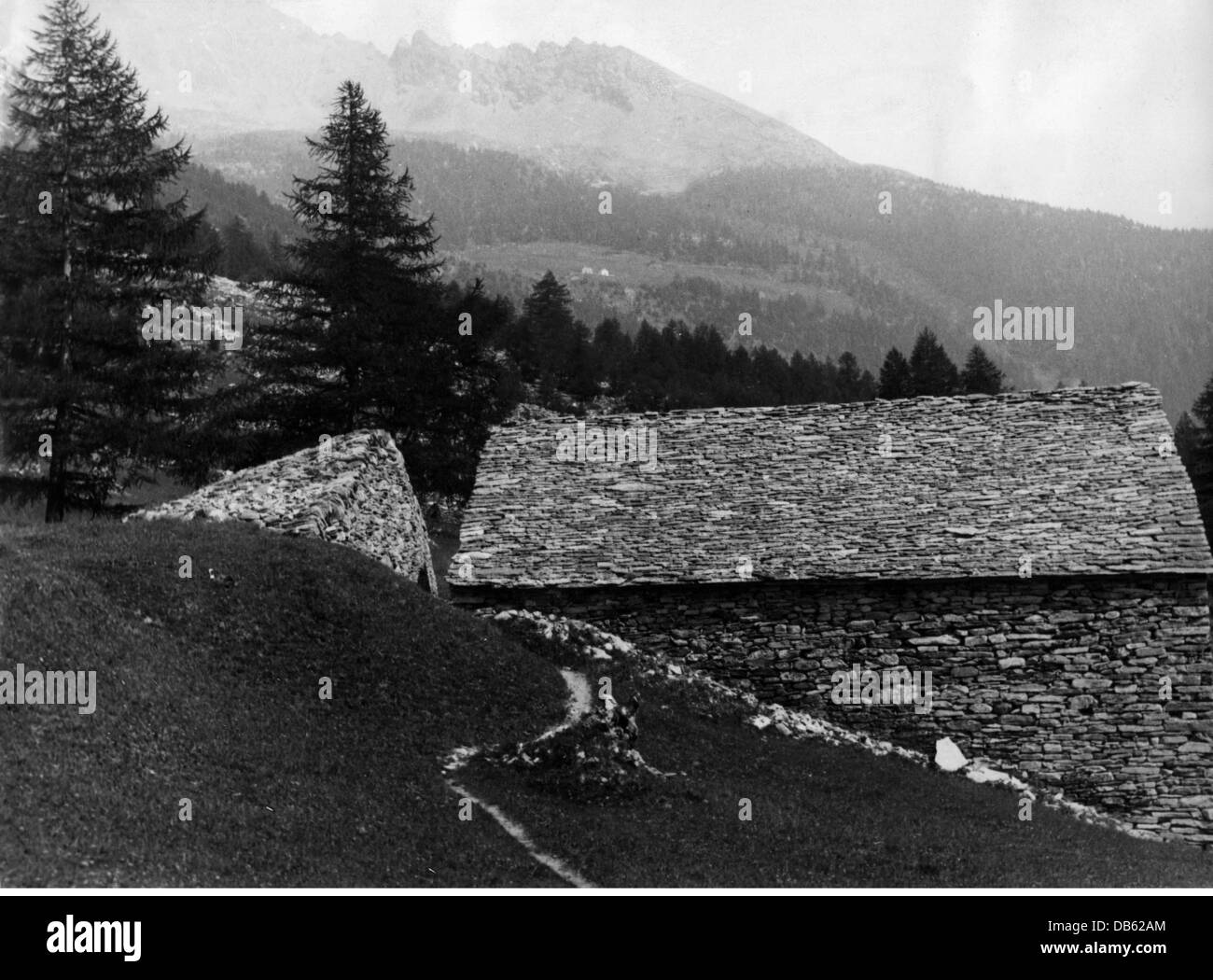 Disastri, valanghe, prevenzione, barriere valanghe, parete protettiva a cuneo al Passo del Simplon, Vallese, Svizzera, anni trenta, diritti aggiuntivi-clearences-non disponibile Foto Stock