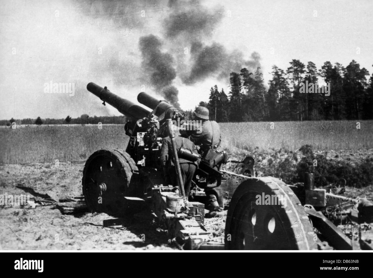 Eventi, seconda guerra mondiale / seconda guerra mondiale, Unione Sovietica, operazione Barbarossa (invasione tedesca dell'Unione Sovietica), Centro del Gruppo dell'Esercito, Bielorussia, urlatore tedesco di campo pesante SFH 18 del Reggimento artigliero 19 (XIX Divisione Panzer) in posizione di fuoco vicino a Zemloslaw, 25.6.1941, diritti aggiuntivi-clearences-non disponibile Foto Stock