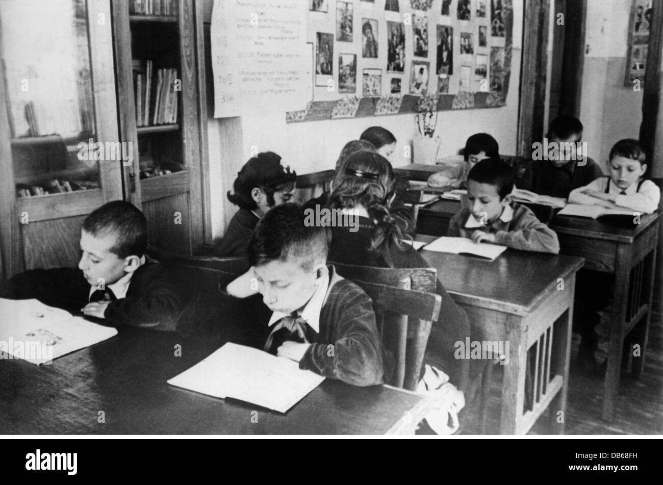 Giudaismo, educazione, biblioteca in una scuola dell'Oblast ebraico autonomo Birobidzhan, URSS, anni trenta, diritti aggiuntivi-clearences-non disponibile Foto Stock