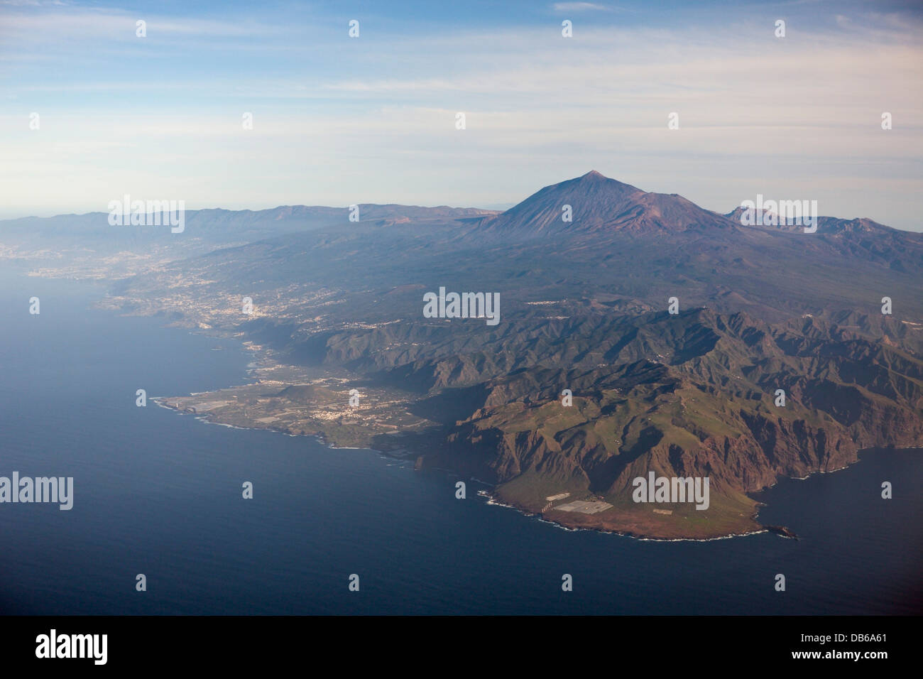 Vista aerea di Teno montagne e il Teide, Tenerife, Isole Canarie, Spagna Foto Stock