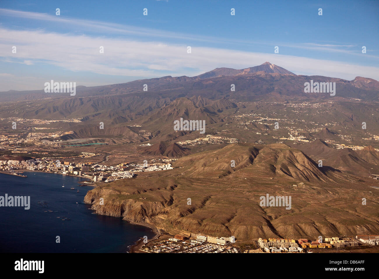 Vista aerea di Los Christianos ed il Teide, Tenerife, Isole Canarie, Spagna Foto Stock