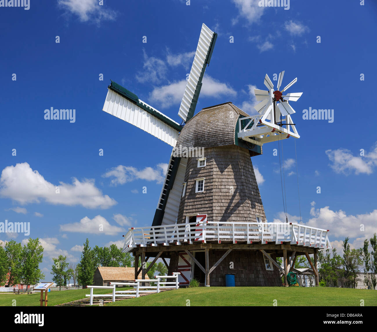 Il mulino a vento, Mennonita Heritage Village, Steinbach, Manitoba, Canada Foto Stock