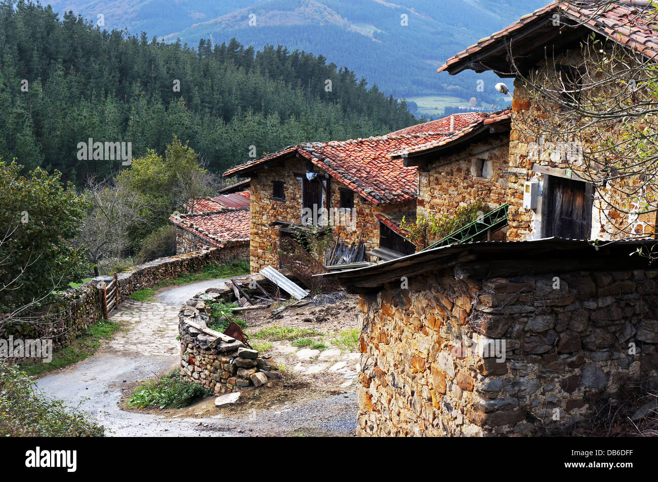 Il rustico e il vecchio villaggio Foto Stock