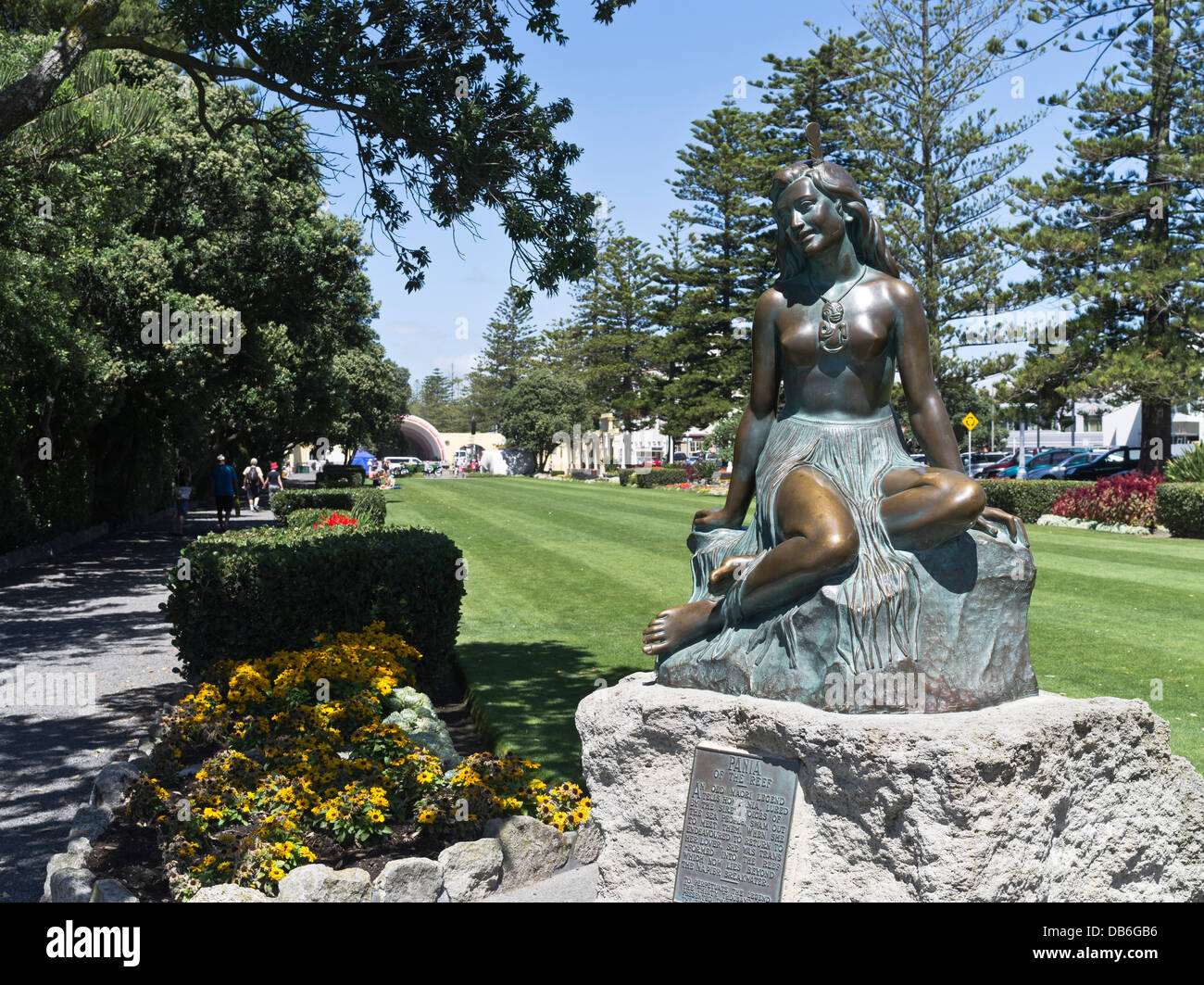 Dh Marine Parade Gardens Napier, Nuova Zelanda Pania della barriera corallina statua in bronzo gardens Foto Stock