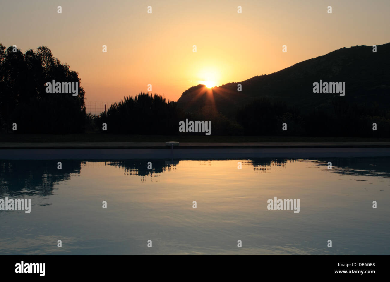 Alba sull'isola Mediterranea di Corsica. Foto Stock