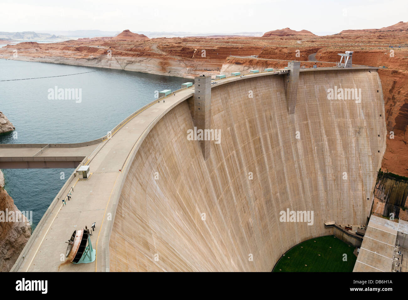 Il Glen Canyon Dam sul Lago Powell vicino a pagina, Arizona, Stati Uniti d'America Foto Stock