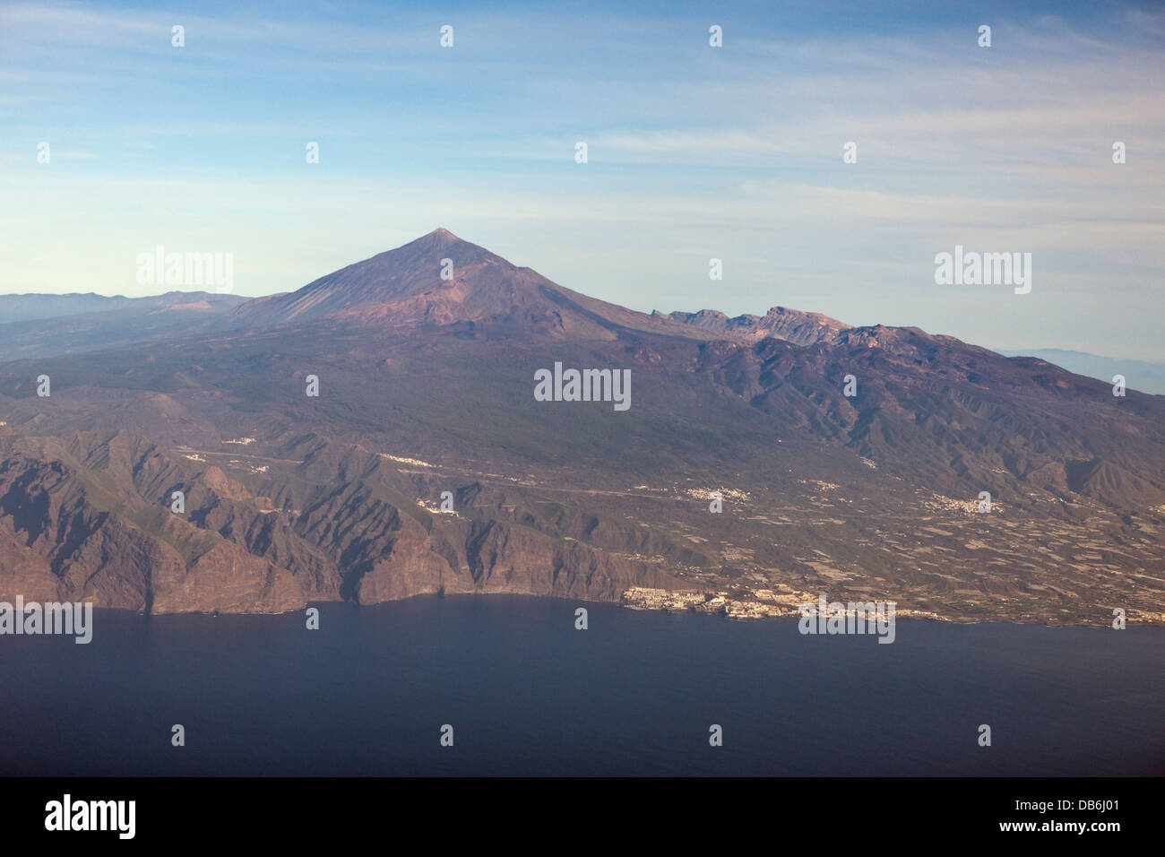 Vista aerea di Los Gigantes e il Teide, Tenerife, Isole Canarie, Spagna Foto Stock
